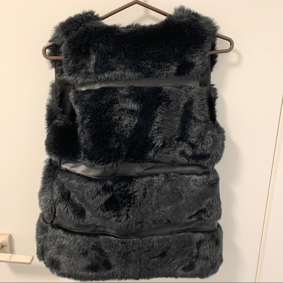 Faux fur black vest with faux leather detail - Picture 2 of 4